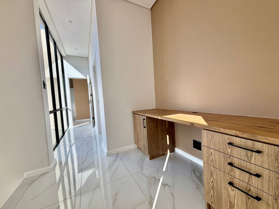 4 Bedroom Property for Sale in Sandown Western Cape